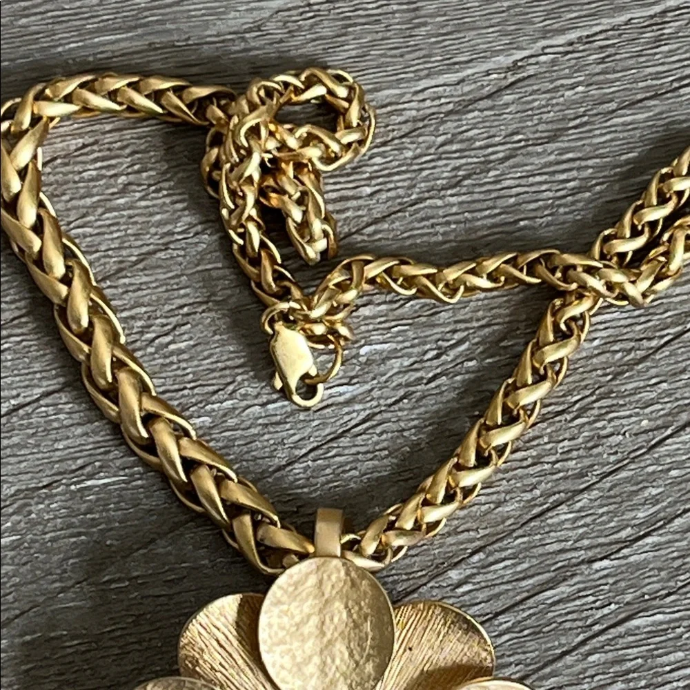 Premier Designs Gold Floral Necklace brooch Pendant - Picture 8 of 11